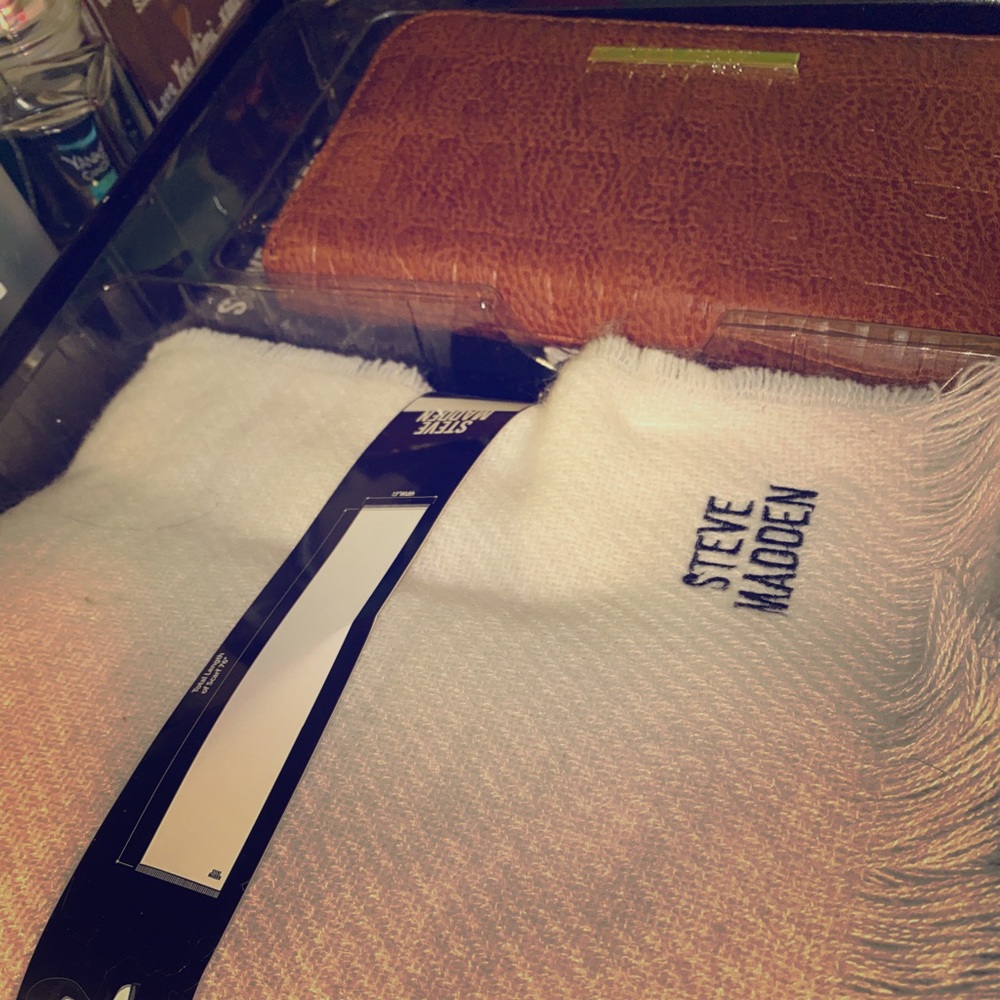 Steve madden scarf set